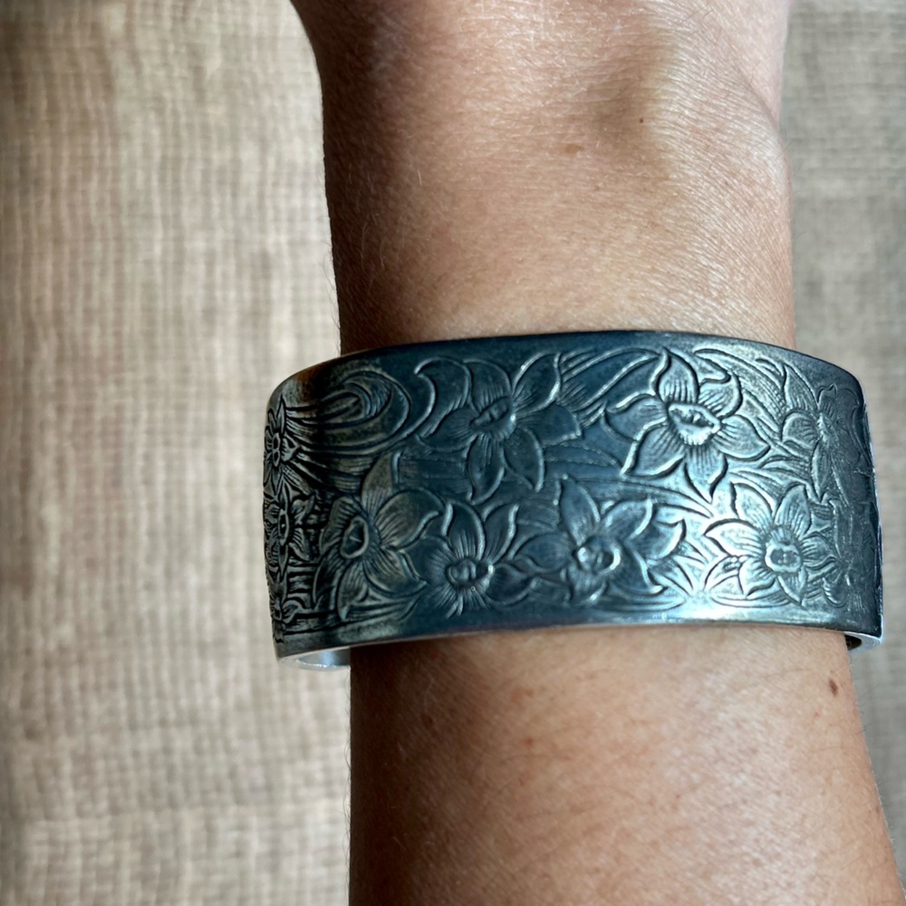 Salisbury Pewter Vintage Bracelet Flower of the Month March. Stunning! - Picture 7 of 7